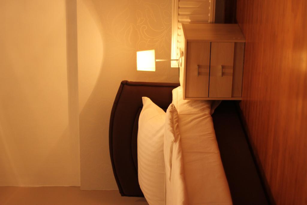 Rooms Xxl Zagabria Esterno foto