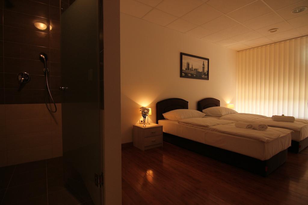 Rooms Xxl Zagabria Esterno foto